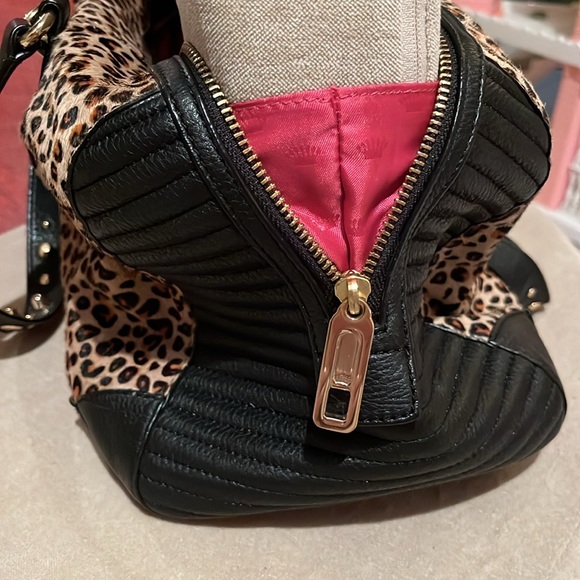 Perfect juicy couture purse leopard print with hot pink interior. - Picture 3 of 7